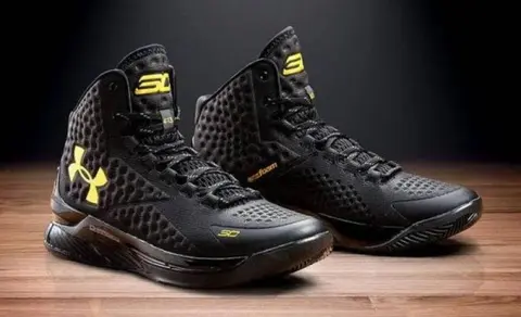 Under Armorr curry 1 black all out 537