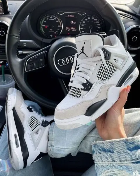 Air Jordan 4 Retro Military Black