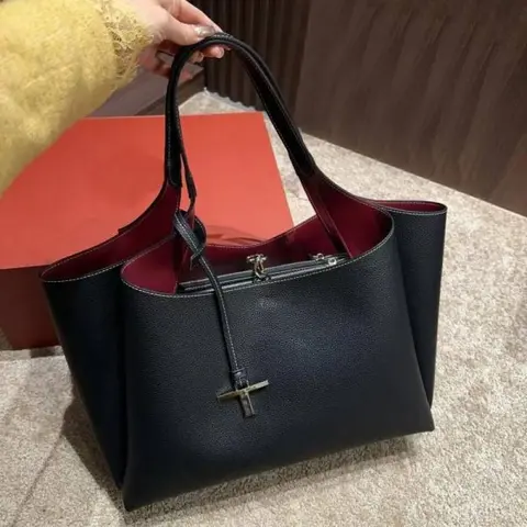 Todds T Timeless Premium Quality Leather Shopping Bag With OG Magnetic Box With Dust Bag (Black - 1129)