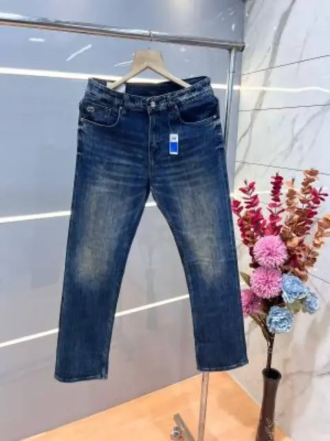 Gucci Blue Shade Premium Imported Stretchable Lycra Fabric Straight Fit Denim with Embroidered Design Sale Offer 3489