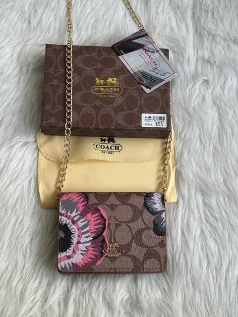 Coach 122 ApFlower ChainOnWallet With OriginalBox DustCover BrandCard
