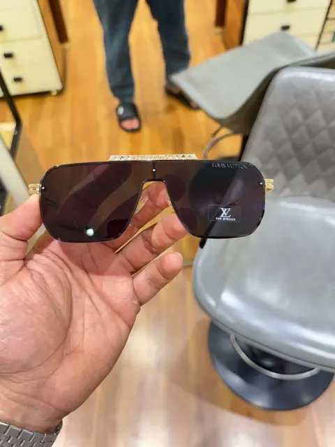 Louis vuitton 24027 gold black