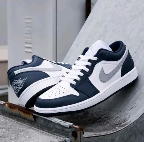 Air Jordan 1 Low Midnight NavyWolf Grey