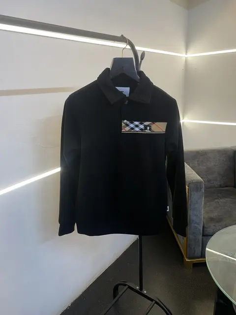 Burberry self knitted imported sweatshirt with brand strip metal logo and brand buttons black