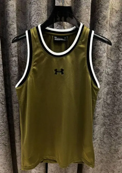 Under xARMOUR IMPORTED STORE ARTICLE SANDO DARK