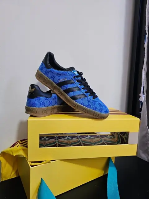 Adidas men gazelle blue