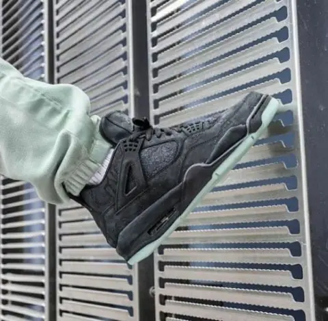 air jordan 4 kaws black