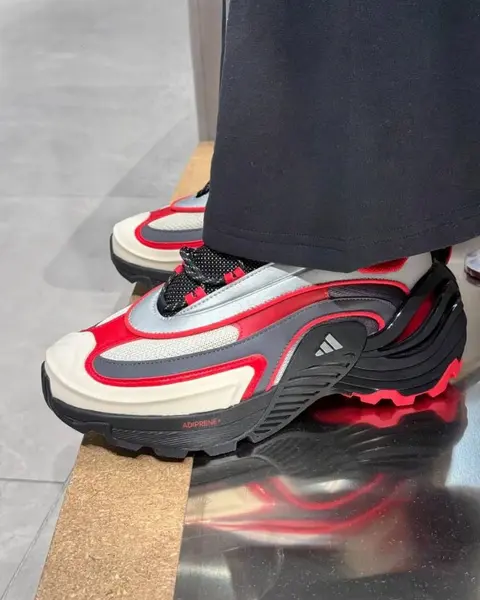 Adidas Wonder Runner Turbo Red