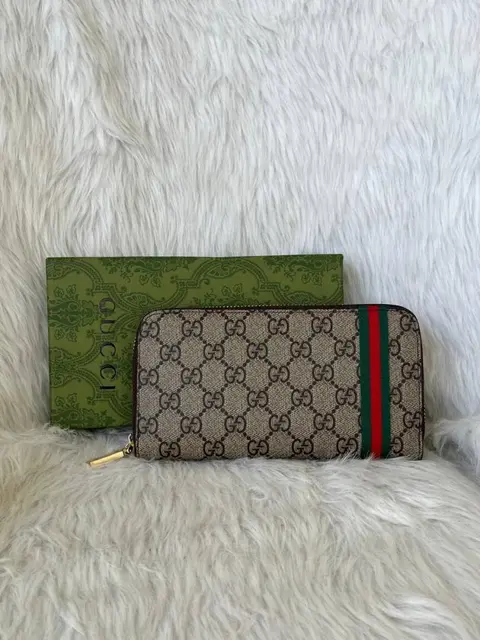 Gucci 151 Zippy LongWallet With OriginalBox