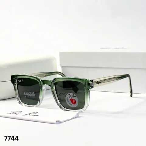 Ray-Ban 7744 green