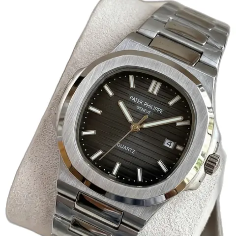 Patek philipppe e Nautilus - dial close-up