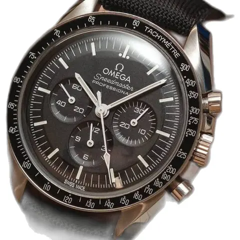 Omega Speedmaster Moonwatch Professional - dial close-up