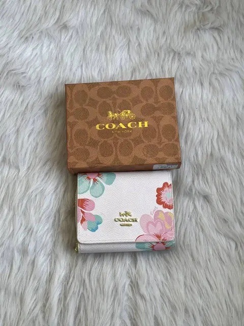 Coach 116 White Trifold Wallet With OriginalBox DustCover Premium
