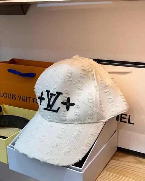 Louis Vuitton flower logo premium unisex cap with safety box minor dirty onTOp