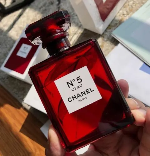 CHANNEL N5 RED