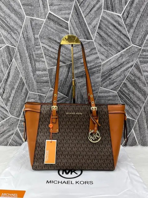 Michael Kors Voyager Tote Premium Highend With DustCover