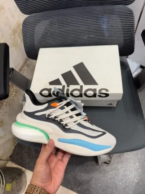Adidas Alphaboost V1