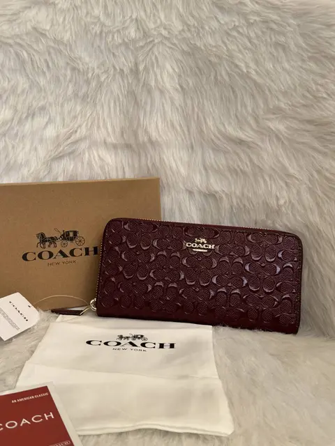 Coach 14-2 Premium Zippy Wallet With Original Box DustCover Tags