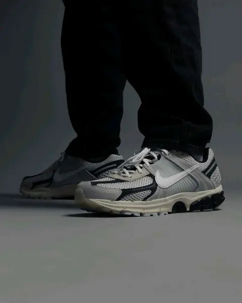 Nike Air Zoom Vomero 5 Supersonic 2562
