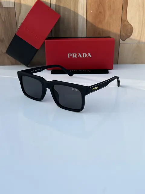 Prada 25 black