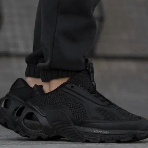 Adidas Wonder Runner All Black