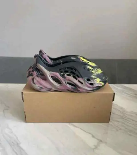 Adidas Yeezy Foamrunner MX Carbon