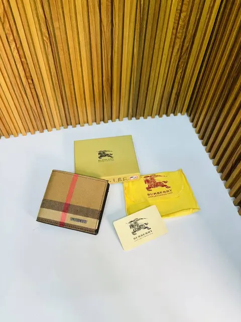 109 BURBERY PREMIUM QUALITY WALLET WITH BOX