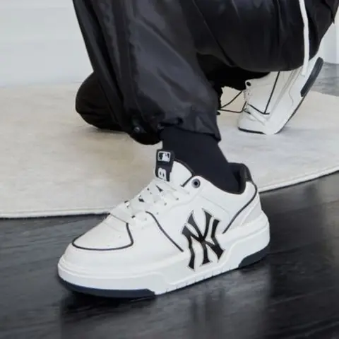 MLB CHUNKY LINER LOW WHITE BLACK