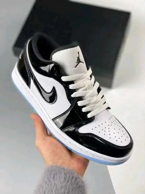 Air Jordan 1 Low Concord