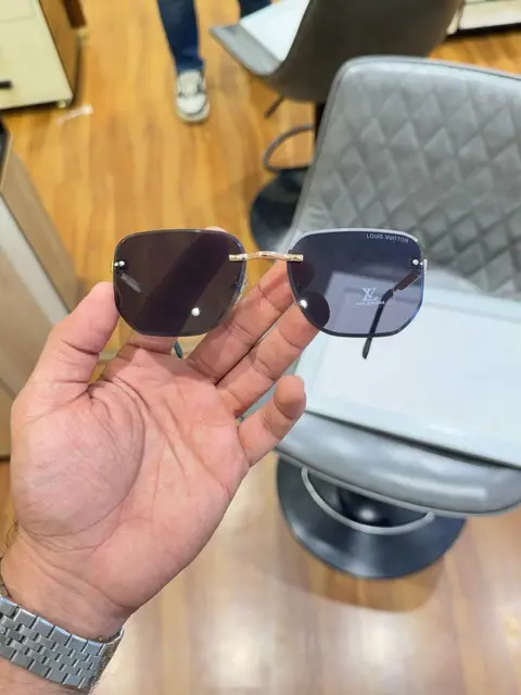 Louis vuitton 22077 gold black