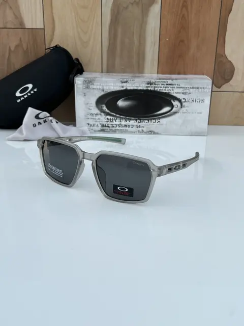 Oakley 3381 grey black