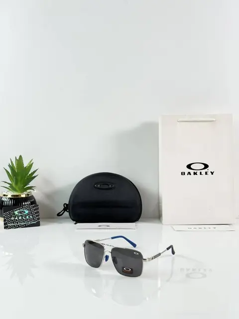 Oakley 8922 Silver Black