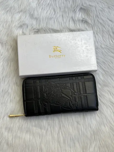 Burberry 34 Zippy Wallet With OriginalBox