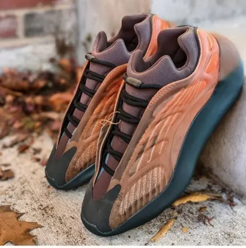 Adidas yeezy 700 v3 copper fade