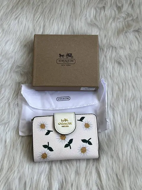Coach 608 Daisy Small Flap Wallet With OriginalBox DustCover Premium