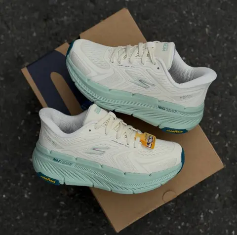 Skechers Slip-ins Max Cushioning Premier 2.0 Cream