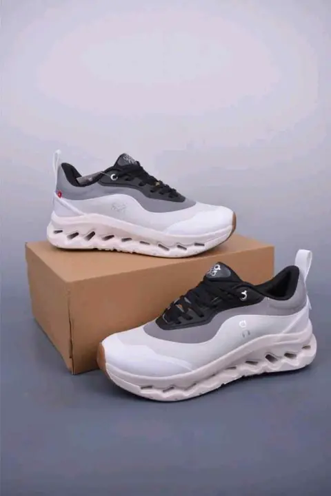 On Running Cloudtilt 2 x Loewe BlackWhitegrey