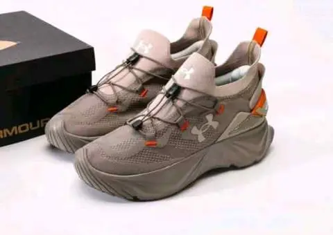 Under Armorr Hiking Khaki Brown 2586