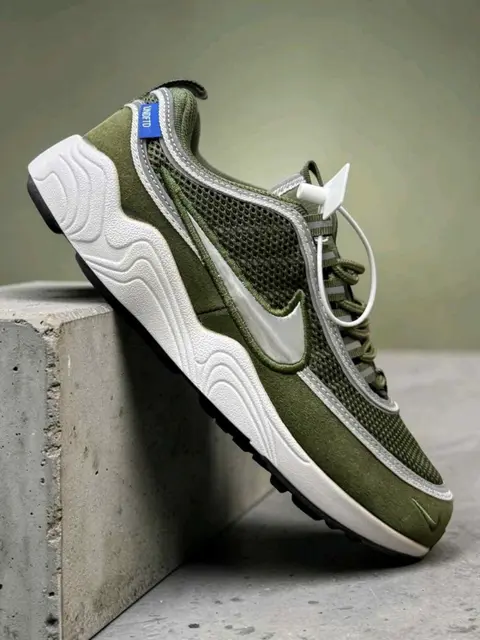 UNDEFEATED Nikkee X Air Zoom Spiridon white And Green