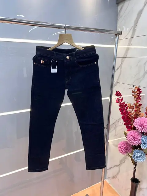 Balmain Paris Blue Raw Wash Imported Lycra Slim Fit Ankle Lenght Hyperflex Denim with Front Metal Logo 3093