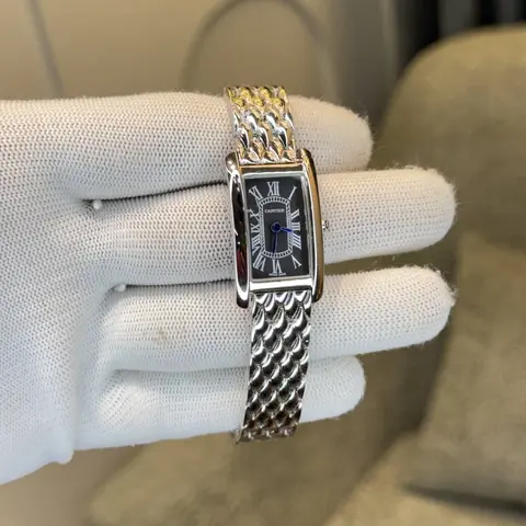 Cartier Square 095