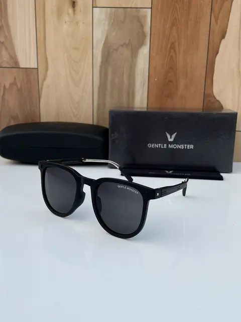Gentle monster folding black
