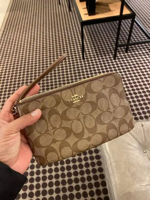 Coach W8 Zip Around Corner Wristlet With OriginalBox DustCover