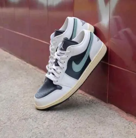 Nike Air Jordan 1 Low Jade Smoke