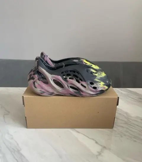 Adidas Yeezy Foamrunner MX Carbon