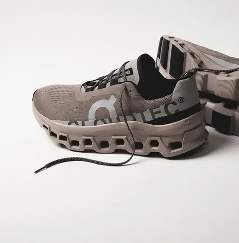 On Cloudmonsters Cinder Fog on Running