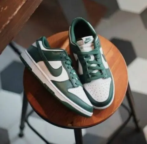 ...Nikkee Sb Dunk Low Varsity Green