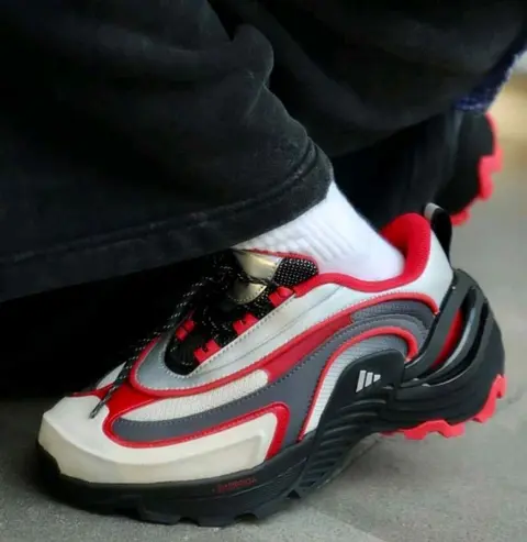 Adiidass Wonder Runner Turbo Red
