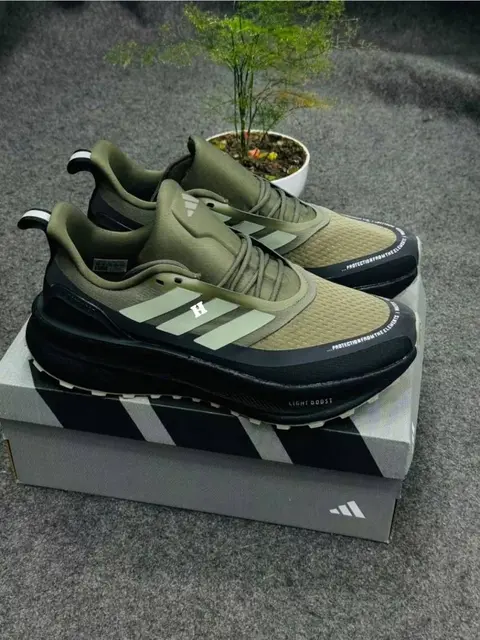 Adidaass Ultraboost 5 TR Olive
