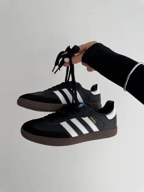 AdiddasSamba Black White